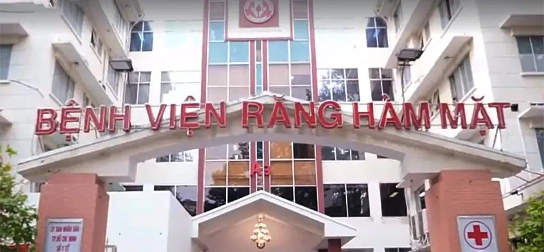 trồng răng implant giá rẻ