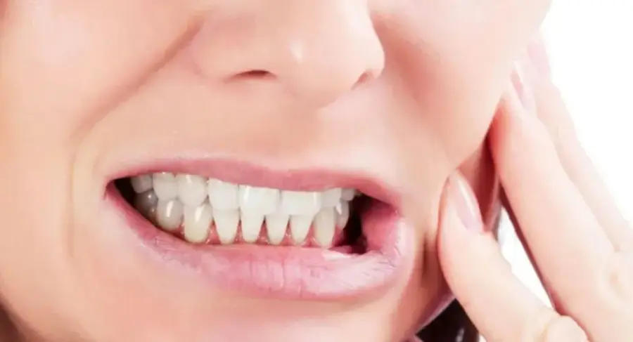 tình trạng mòn cổ răng